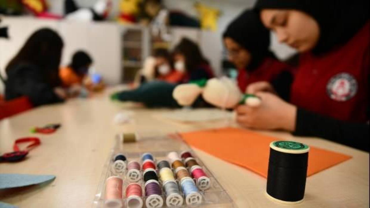 Meslek lisesi öğrencileri binlerce ailenin yüzünü güldürüyor