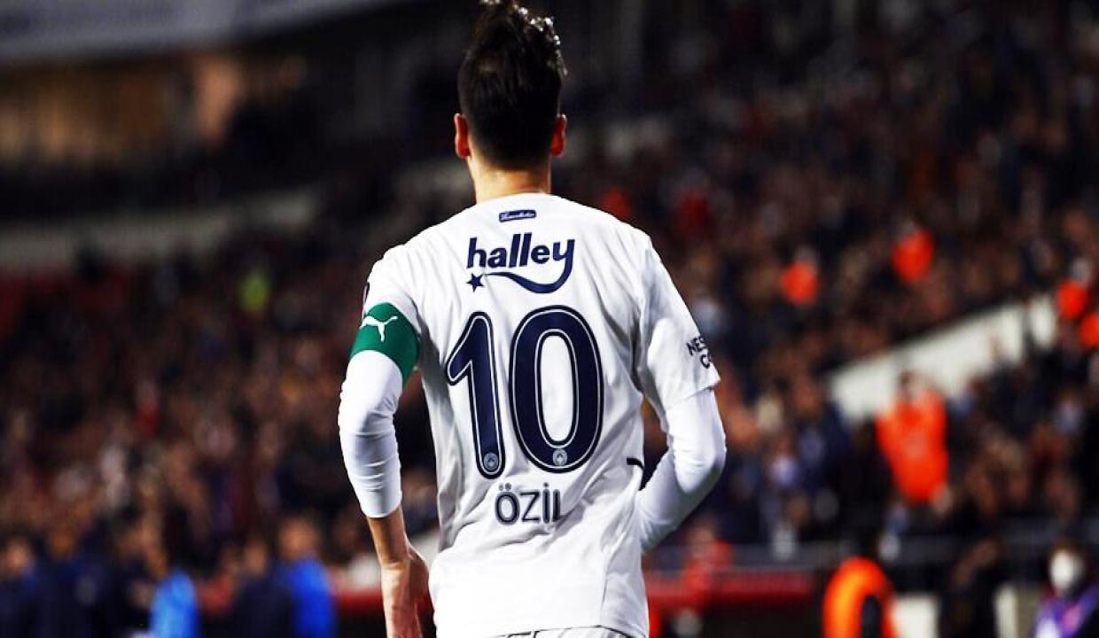 Mesut Özil gemileri yaktı! Yeni rotası...