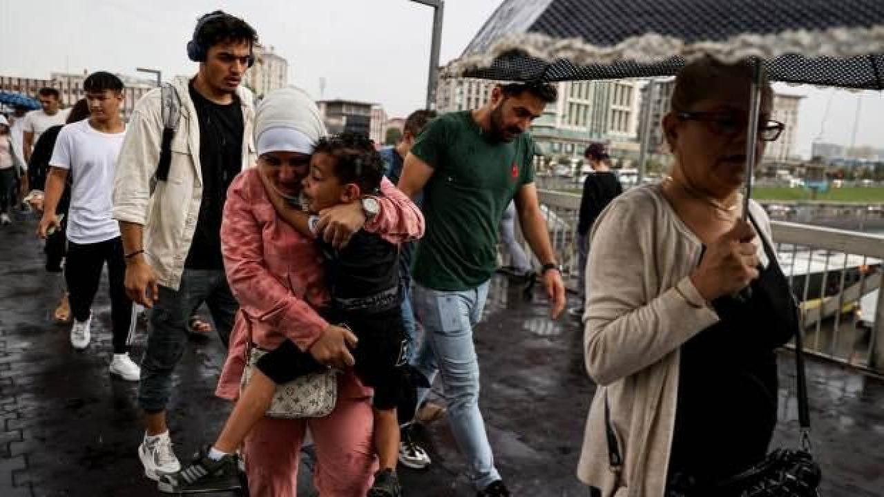 Meteoroloji'den 22 ile sarı kodlu uyarı: Sıcaklık düşüyor sağanak yağış etkili olacak
