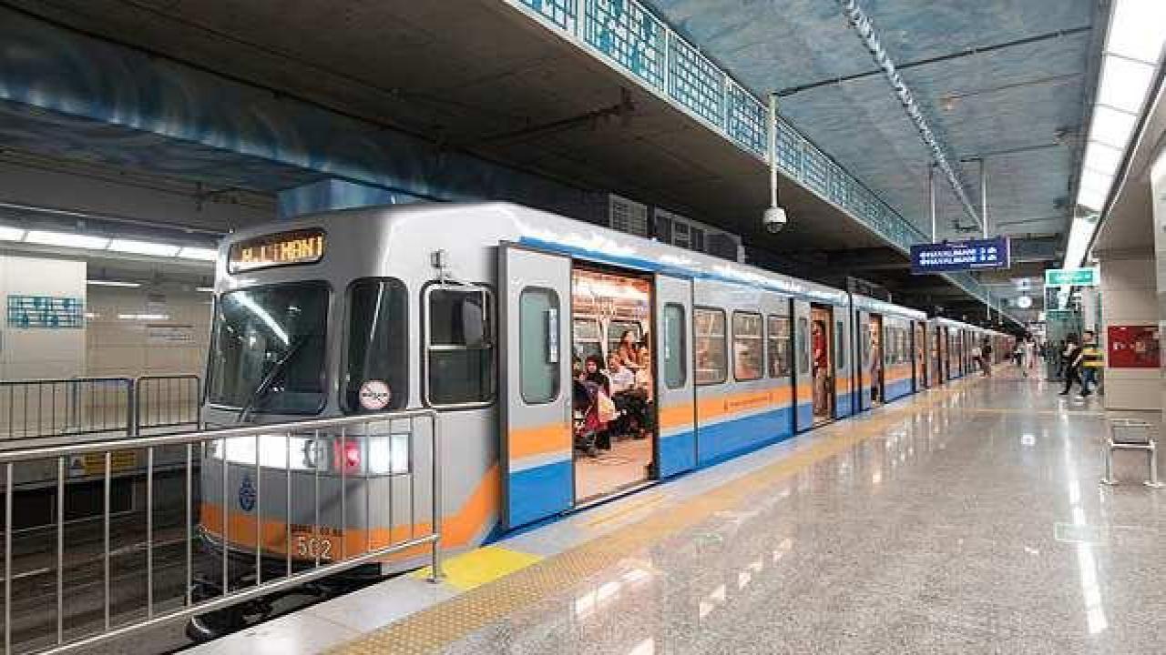 Metro İstanbul'da arıza! M1A Atatürk Havalimanı-Yenikapı metrosunda...