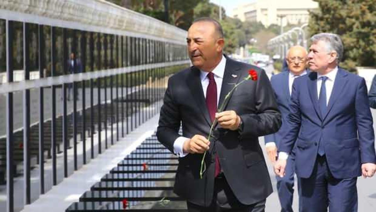 Mevlüt Çavuşoğlu ve beraberindeki TBMM heyetinden Bakü'de anlamlı ziyaret