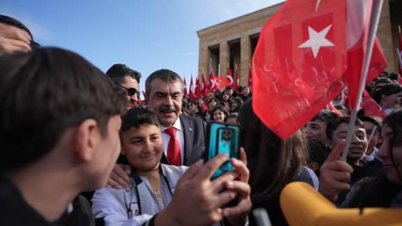 Milli Eğitim Bakanı Tekin Anıtkabir'de! 23 Nisan coşkusu