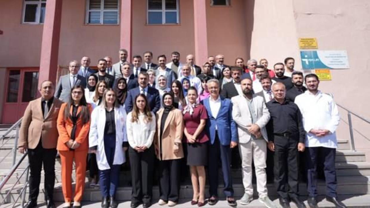 Milli Eğitim Bakanı Yusuf Tekin, Erzurum'da öğretmen ve öğrencilerle buluştu