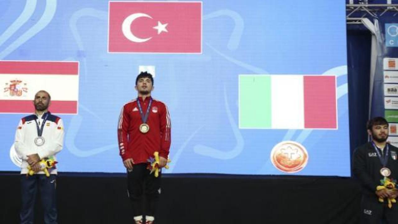 Milli güreşçilerden 5 madalya