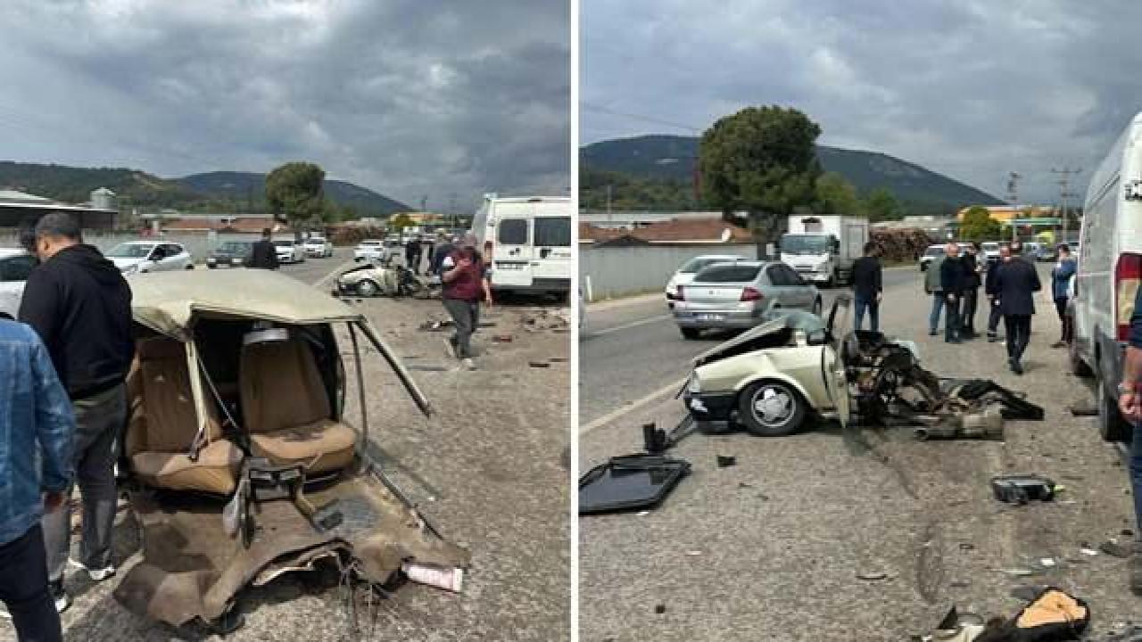 Minibüsle çarpışan otomobil ikiye bölündü