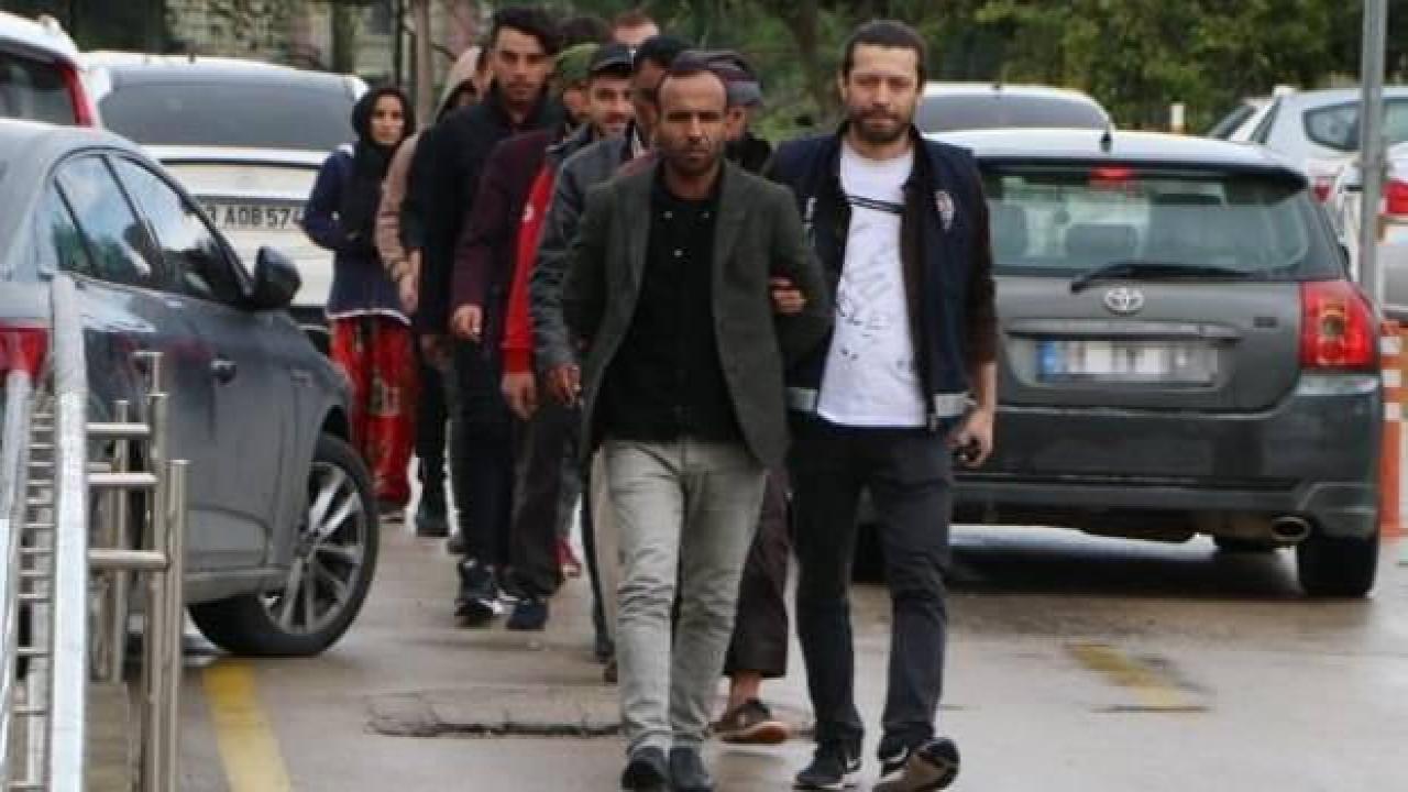 Minibüste 10 kaçak göçmen yakalandı