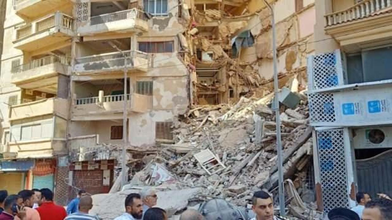 Mısır’da 13 katlı bina çöktü
