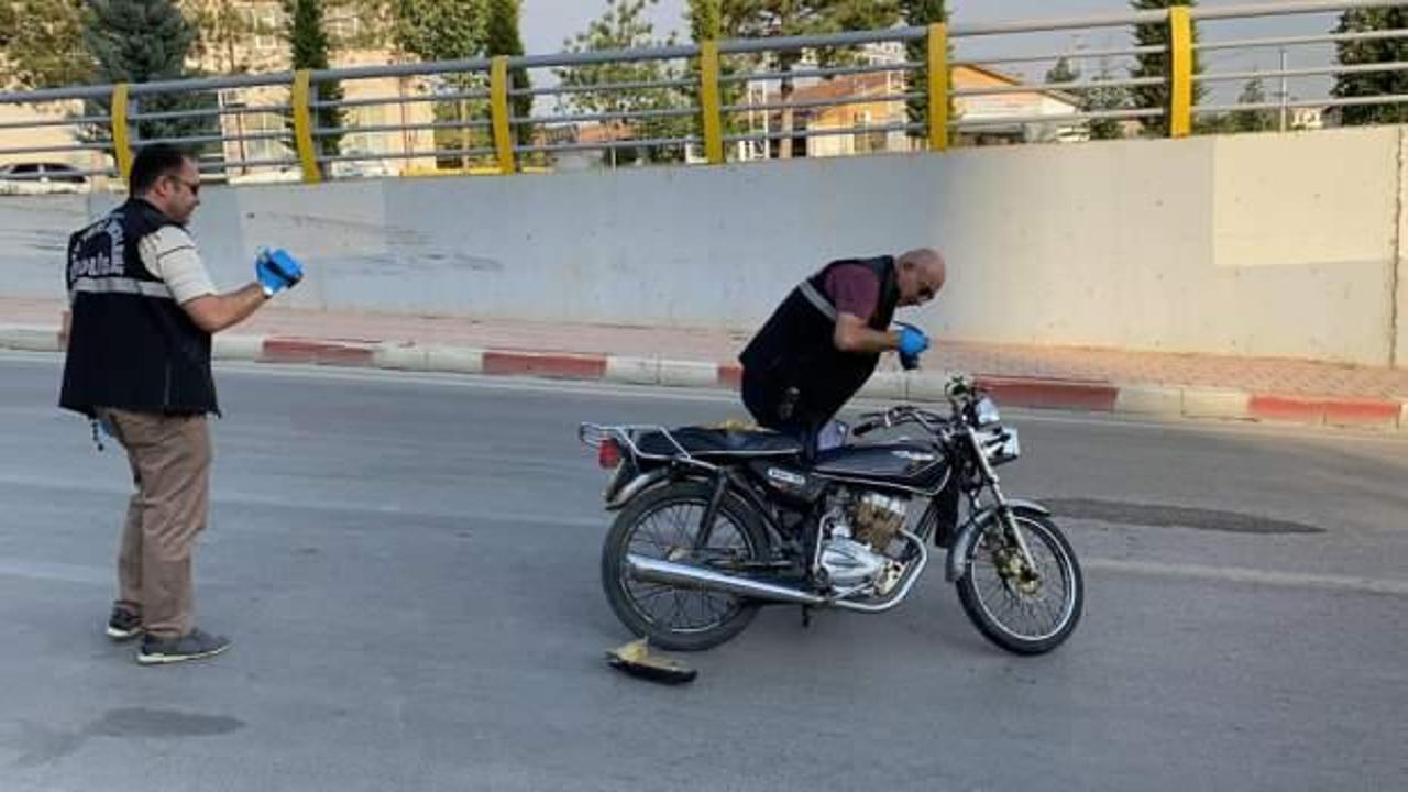 Motosiklet alt geçit çıkışında aydınlatma direğine çarptı: 1 ölü, 1 yaralı