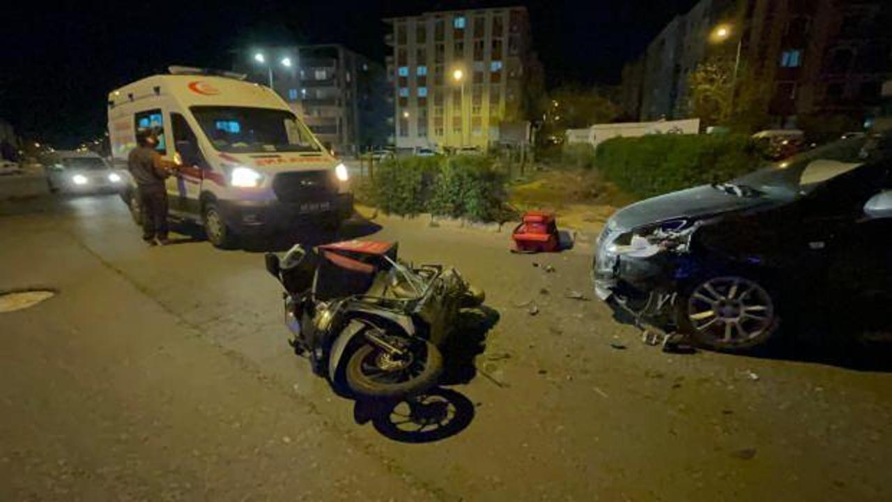 Motosiklet sürücüsü otomobille kafa kafaya çarpıştı