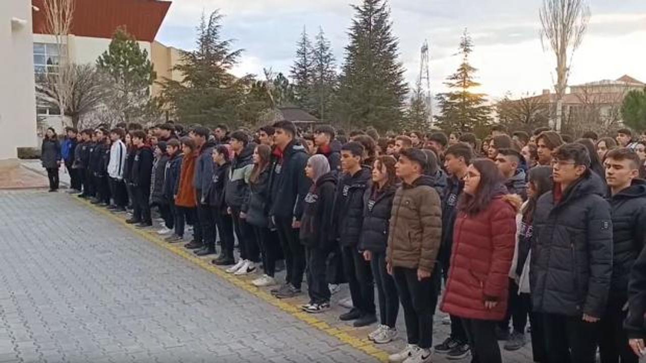 MSB'den şehitlere saygı duruşunda bulunan öğrencilere teşekkür