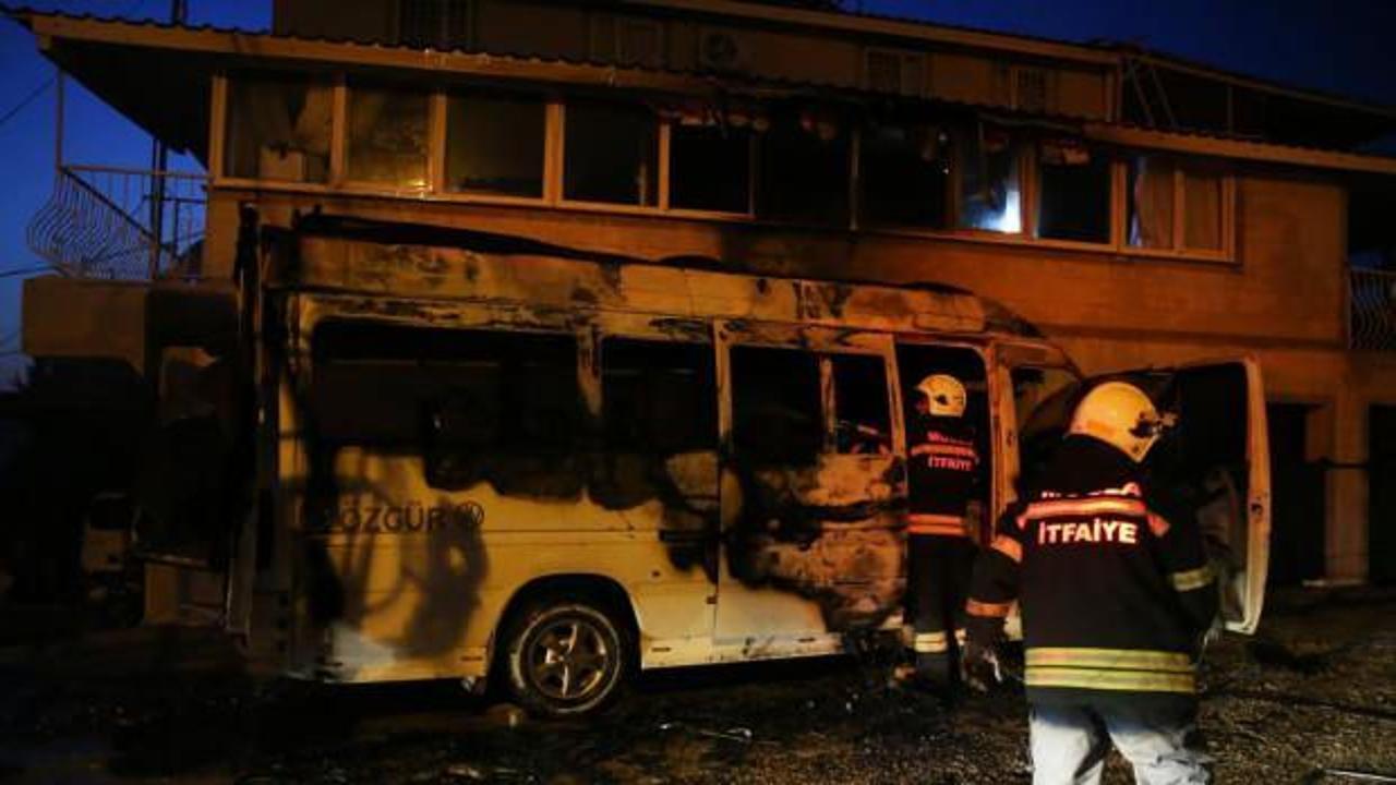 Muğla'da minibüste çıkan yangın eve sıçradı