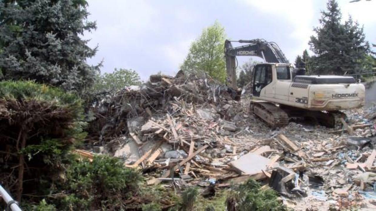 Münevver Karabulut cinayetinin işlendiği villa yıkıldı