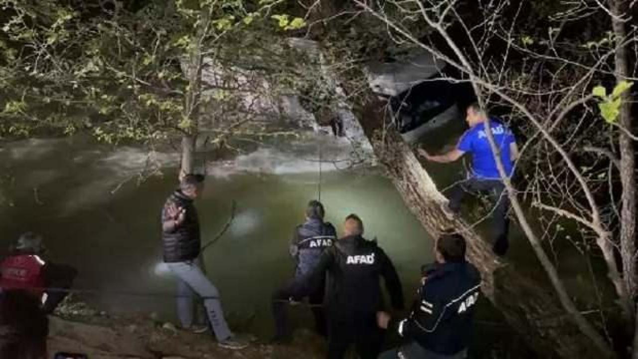 Munzur Çayı’na düşen kamyonda mahsur kalan 2 kişiyi ekipler kurtardı