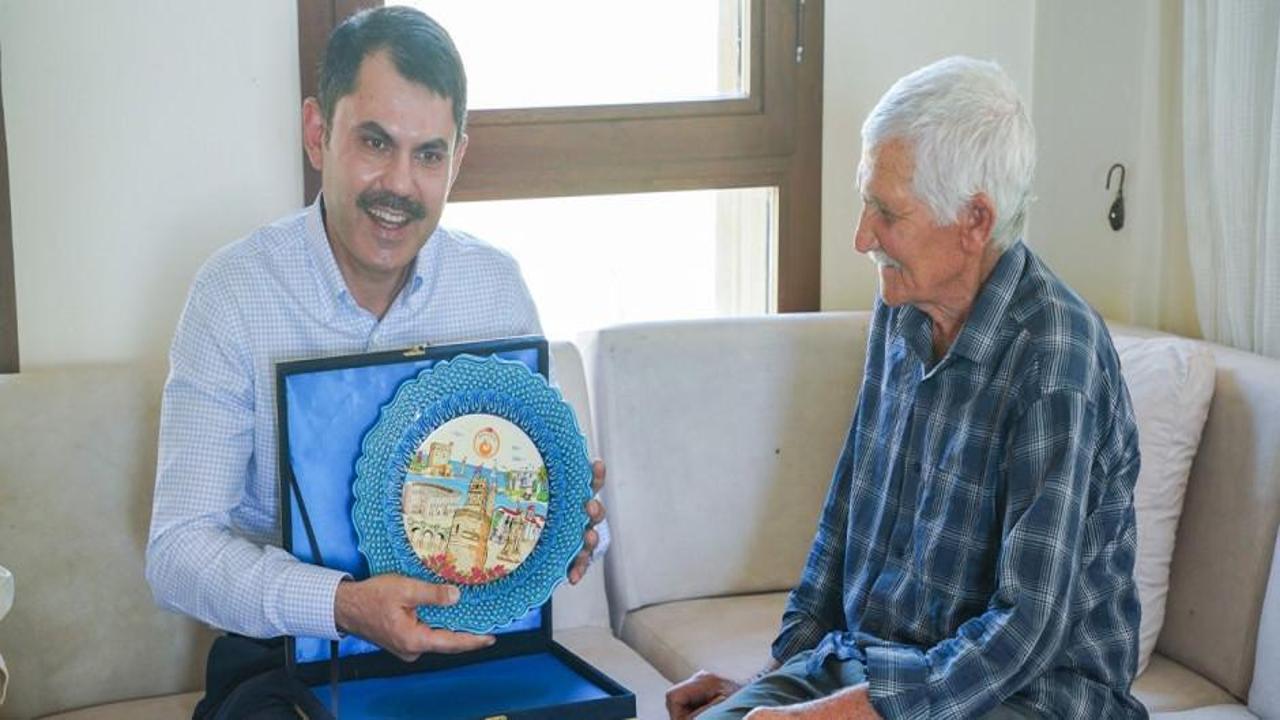 Murat Kurum, evi hasar gören 'Deniz Çifti'ni unutmadı