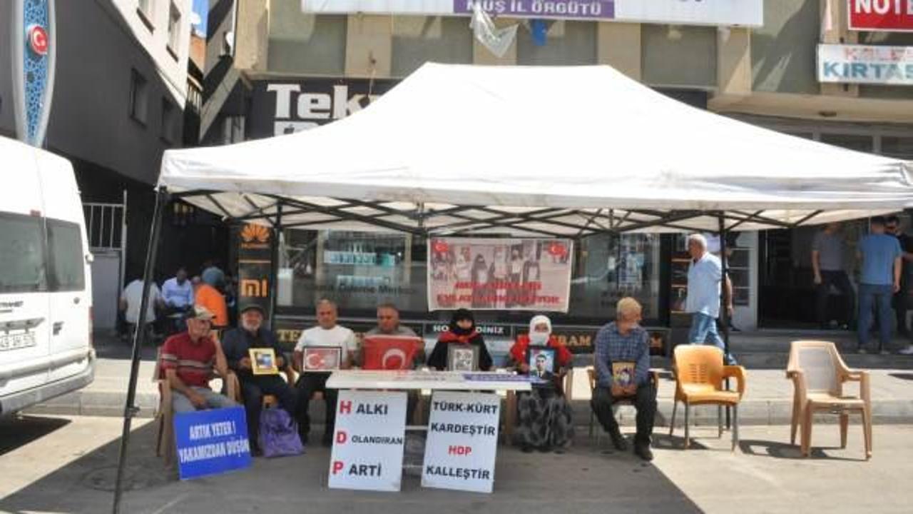 Muşlu ailelerin evlat nöbetine bir aile daha katıldı