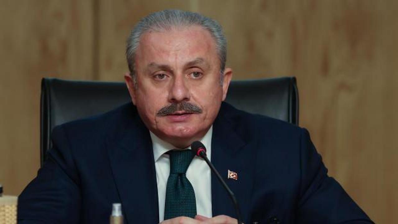 Mustafa Şentop sandık görevlisi öğretmeni tebrik etti