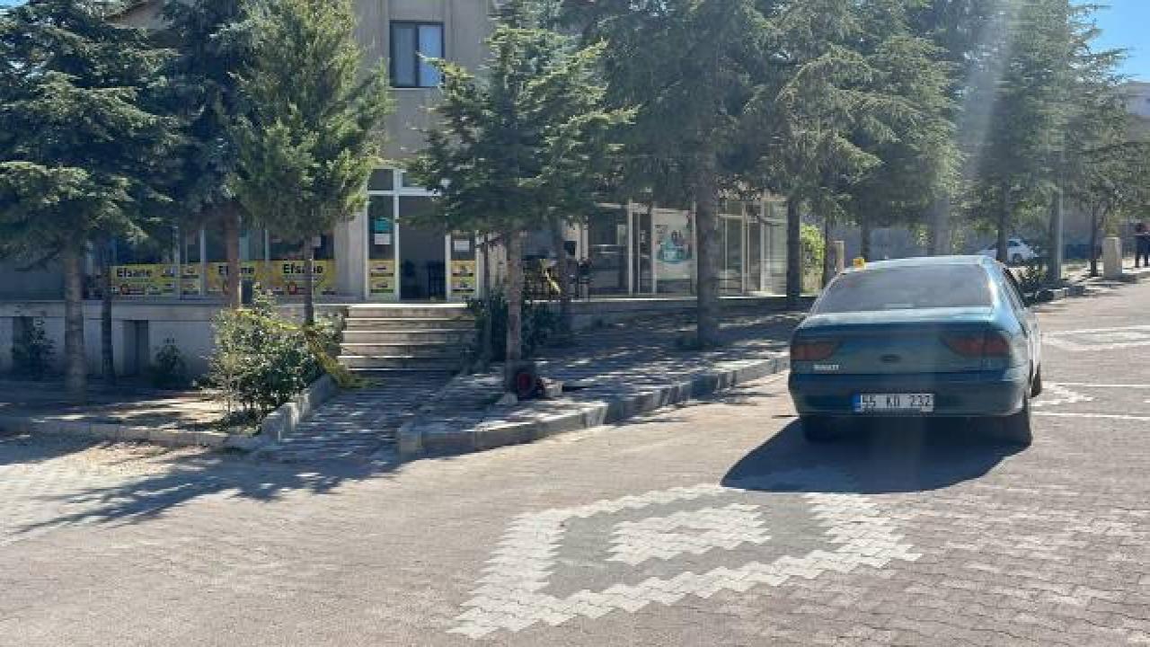 Nefretinden gözü döndü! Husumetlisini öldürüp, 20 km. giderek eşi ile komşusunu da vurdu