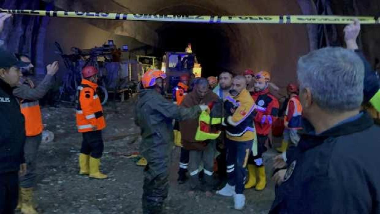 Niğde'de tünel inşaatında mahsur kalan 3 işçiden sevindiren haber