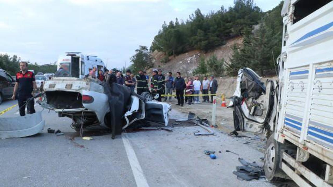 Nişan alışverişi dönüşü kaza: 3 ölü, 2 yaralı