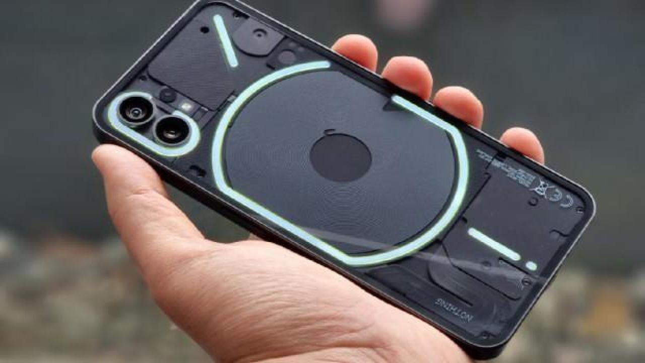 Nothing Phone (1) Türkiye’ye Geliyor