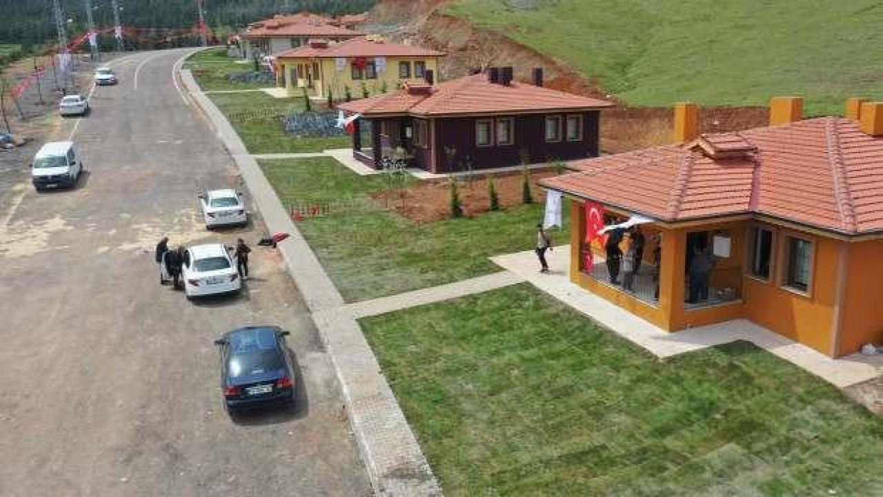 Nurdağı'nda köy tipi kalıcı afet konutlarına depremzedeler yerleşmeye başladı