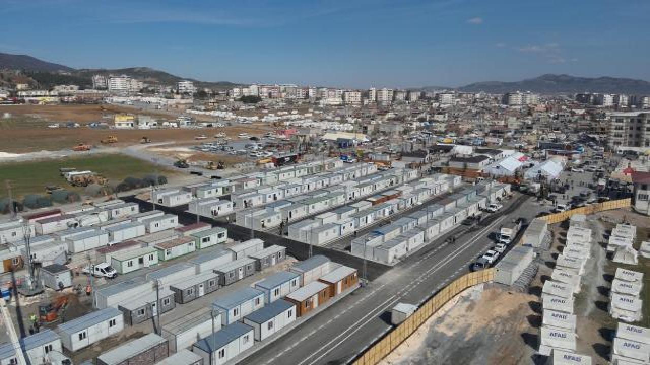 Nurdağı'ndaki konteyner kente aileler yerleştiriliyor