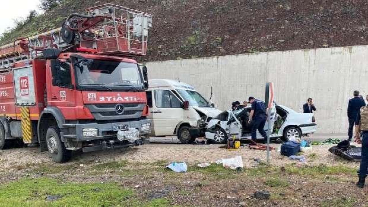Öğrencileri taşıyan minibüs kaza yaptı: 1 ölü 11 yaralı