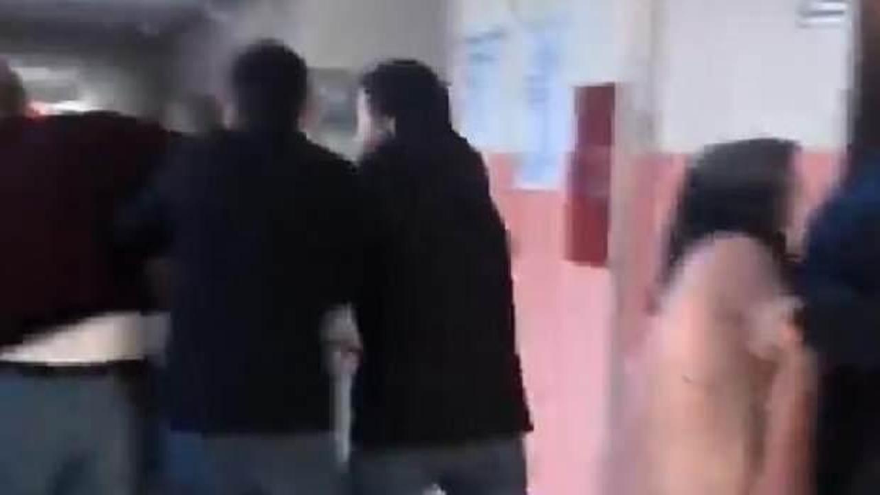 Okulu basıp, öğretmenleri dövdüler
