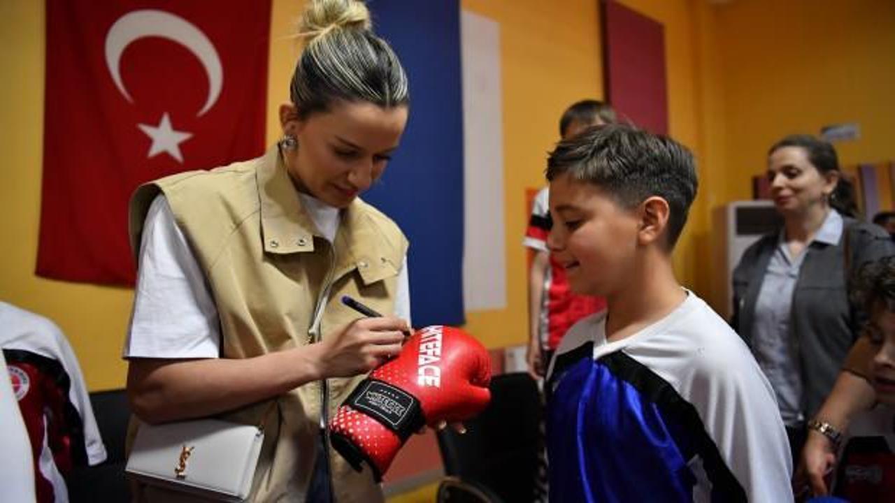 Olimpiyat İkincisi Hatice Akbaş, genç sporcularla bir araya geldi