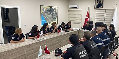 Önce yangına müdahale ettiler, sonra çocukların yüzünü güldürdüler