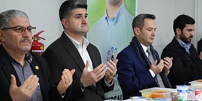 ONURSAL ADIGÜZEL İLK İFTARINI ESATPAŞA’DA VATANDAŞLARLA AÇTI
