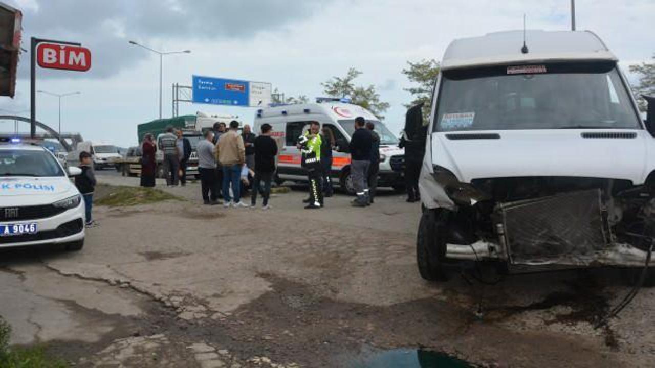 Ordu'da tekstil işçilerini taşıyan servis minibüsü kaza yaptı! Çok sayıda yaralı var