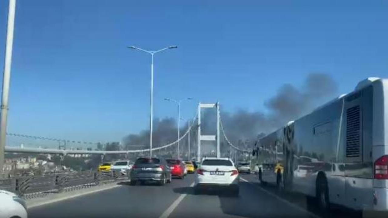 Ortaköy'de tarihi binada yangın! Boğazı duman kapladı!