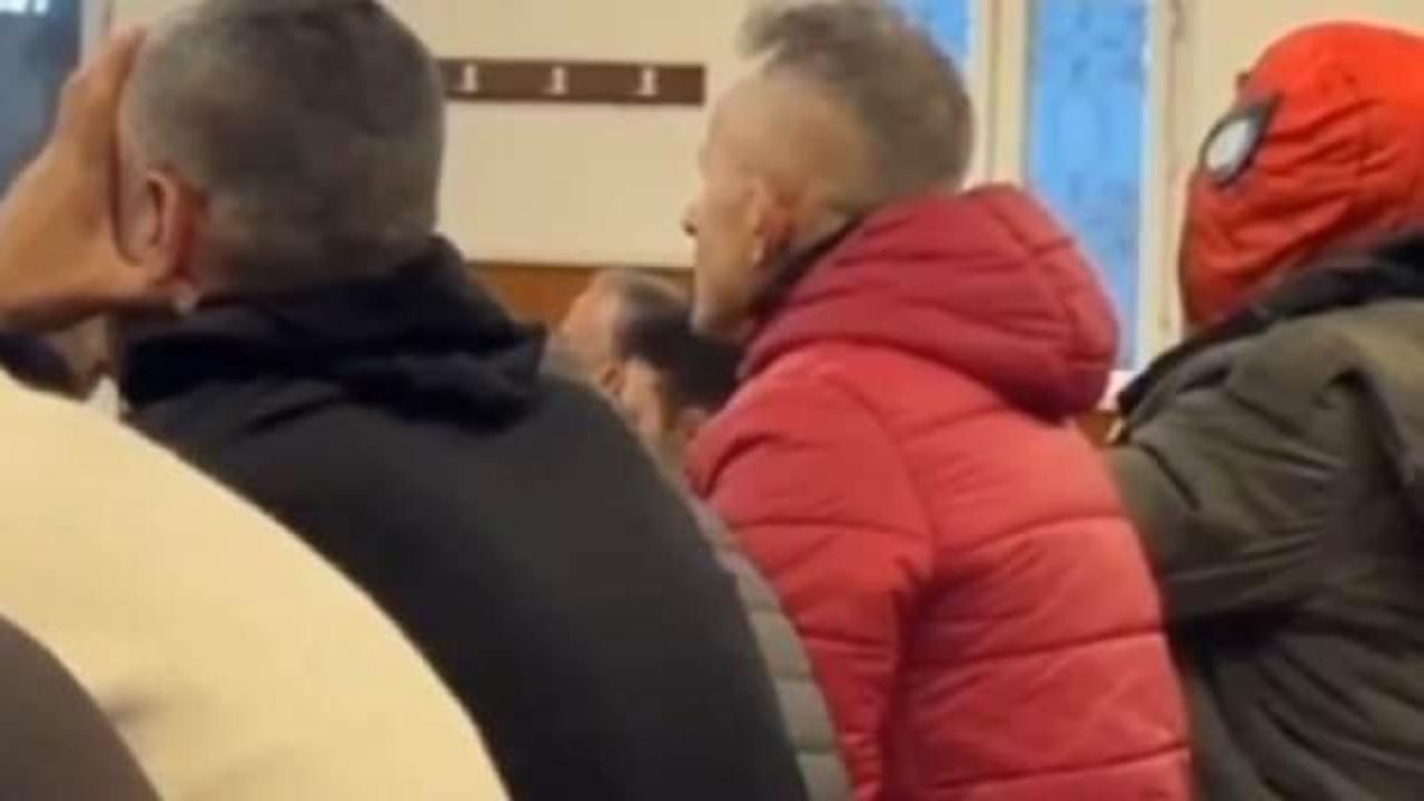 Örümcek Adam' kostümüyle bayram namazı kılan kişiye polis müdahalesi