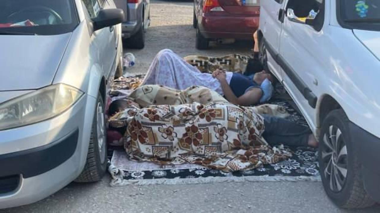 Otellerde yer bulamayan tatilciler araçlarda sabahladı!