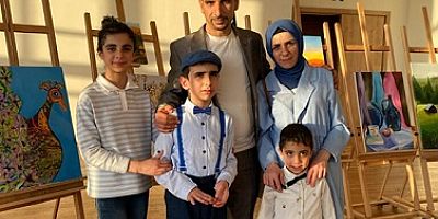 OTİZMLİ GENÇ SANATÇIDAN ANLAMLI SERGİ