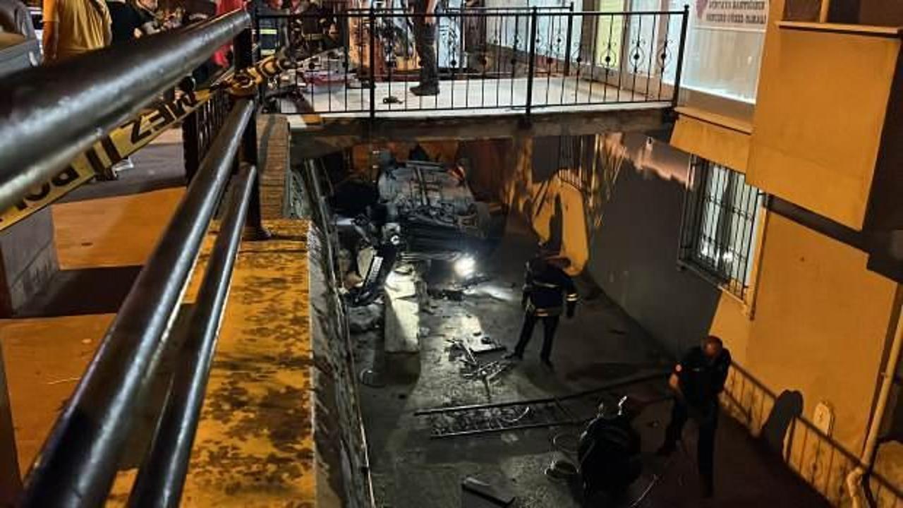 Otomobil, 3 metre yükseklikten uçtu: 2 yaralı