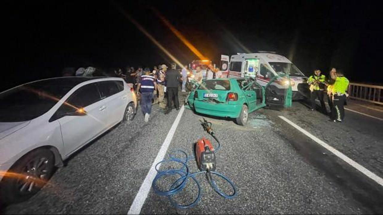 Otomobil bariyerlere çarptı: 1 ölü, 5 yaralı