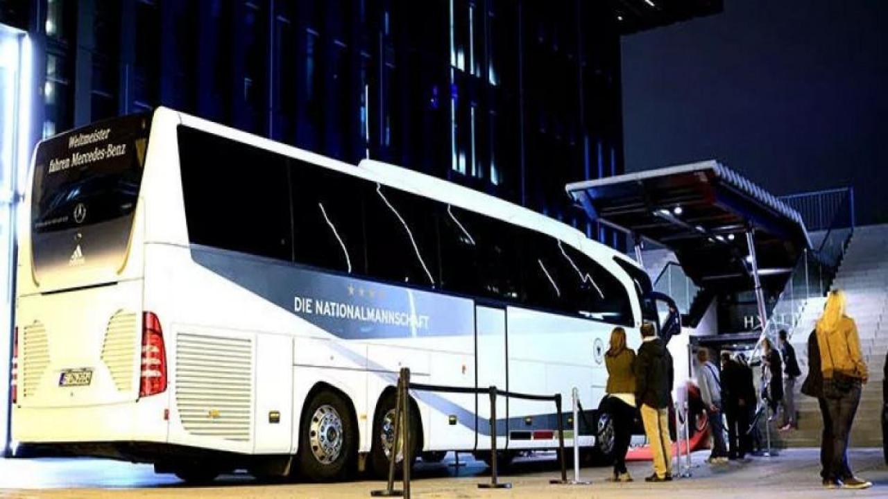 Otomobil devinden şaşırtan karar!