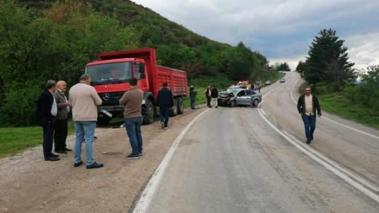 Otomobil ile kamyonet çarpıştı: 1 ölü, 1 yaralı