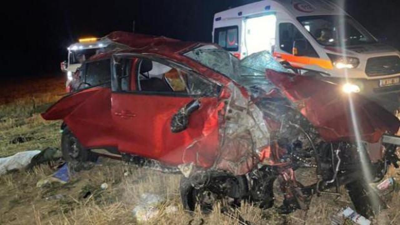 Otomobil şarampole devrildi: 3 ölü, 2 yaralı