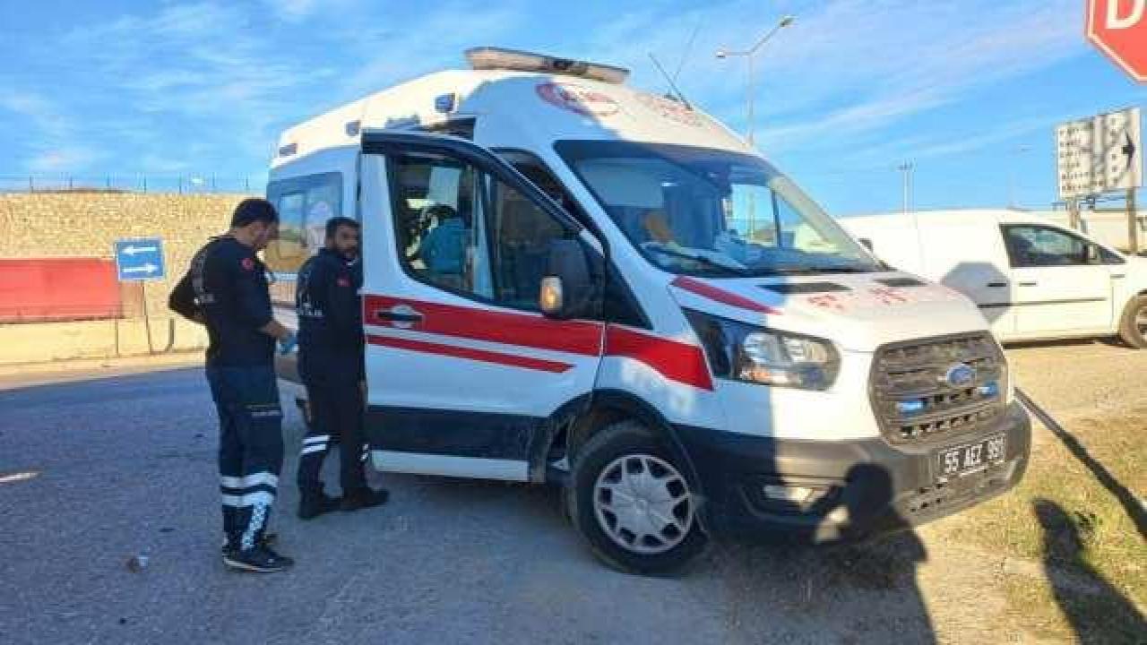 Otomobil tıra arkadan çarptı: 3 yaralı
