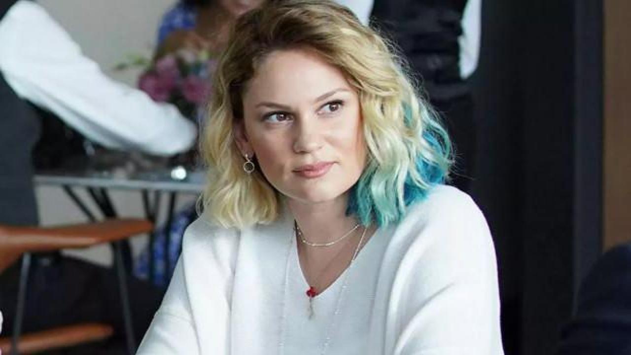 Oyuncu Farah Zeynep Abdullah'tan tepki çeken paylaşım!