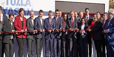 Özgür Özel, Cumhuriyet Bayramı’nda Tuzla Yaşam Aydınlı’nın Açılışını Gerçekleştirdi