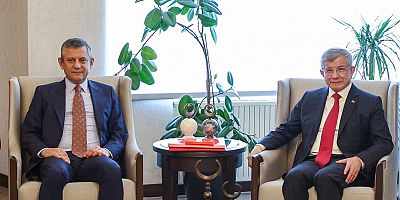 ÖZGÜR ÖZEL’DEN AHMET DAVUTOĞLU’NA DAYANIŞMA TELEFONU