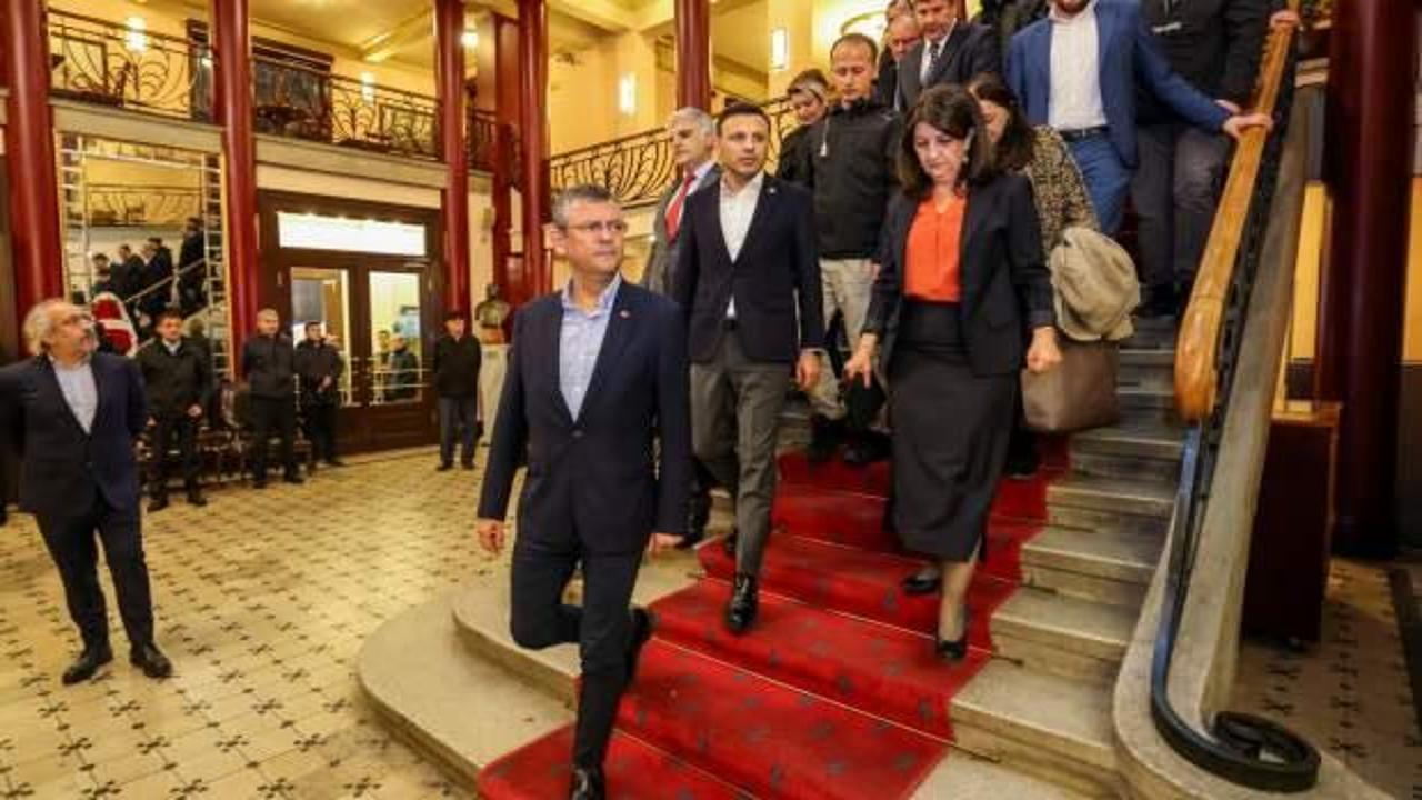 Özgür Özel, HEDEP'li Pervin Buldan ile operaya katıldı