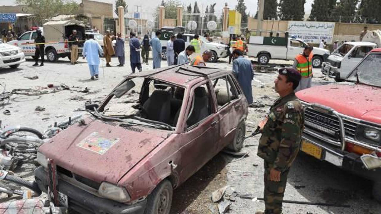 Pakistan’da 2 ayrı seçim bürosuna bombalı saldırı: 25 ölü