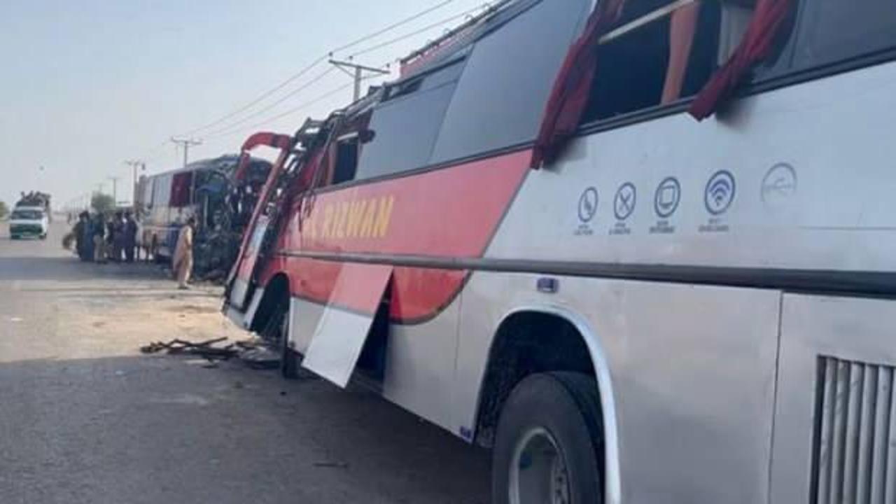 Pakistan'da katliam gibi kaza! Otobüsler çarpıştı: 8 ölü