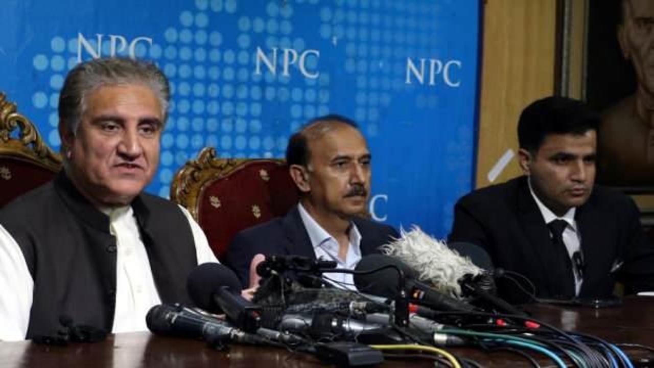 Pakistan’da muhalif siyasetçi Qureshi gözaltına alındı