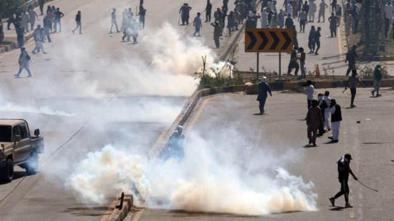 Pakistan'daki gösterilerde 9 kişi hayatını kaybetti